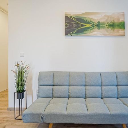 Bright Apartments Moments Away From Herastrau Park, Mall And Metro Bucarest Exterior foto