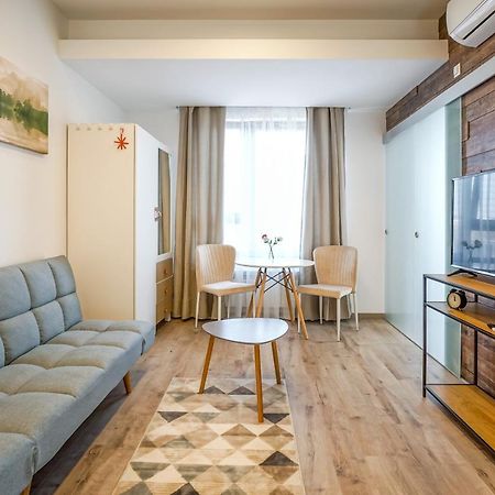 Bright Apartments Moments Away From Herastrau Park, Mall And Metro Bucarest Exterior foto