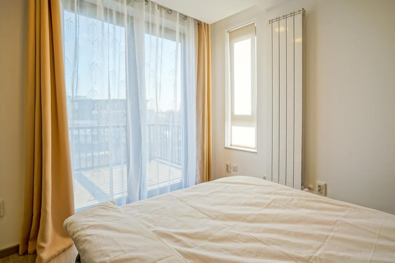 Bright Apartments Moments Away From Herastrau Park, Mall And Metro Bucarest Exterior foto