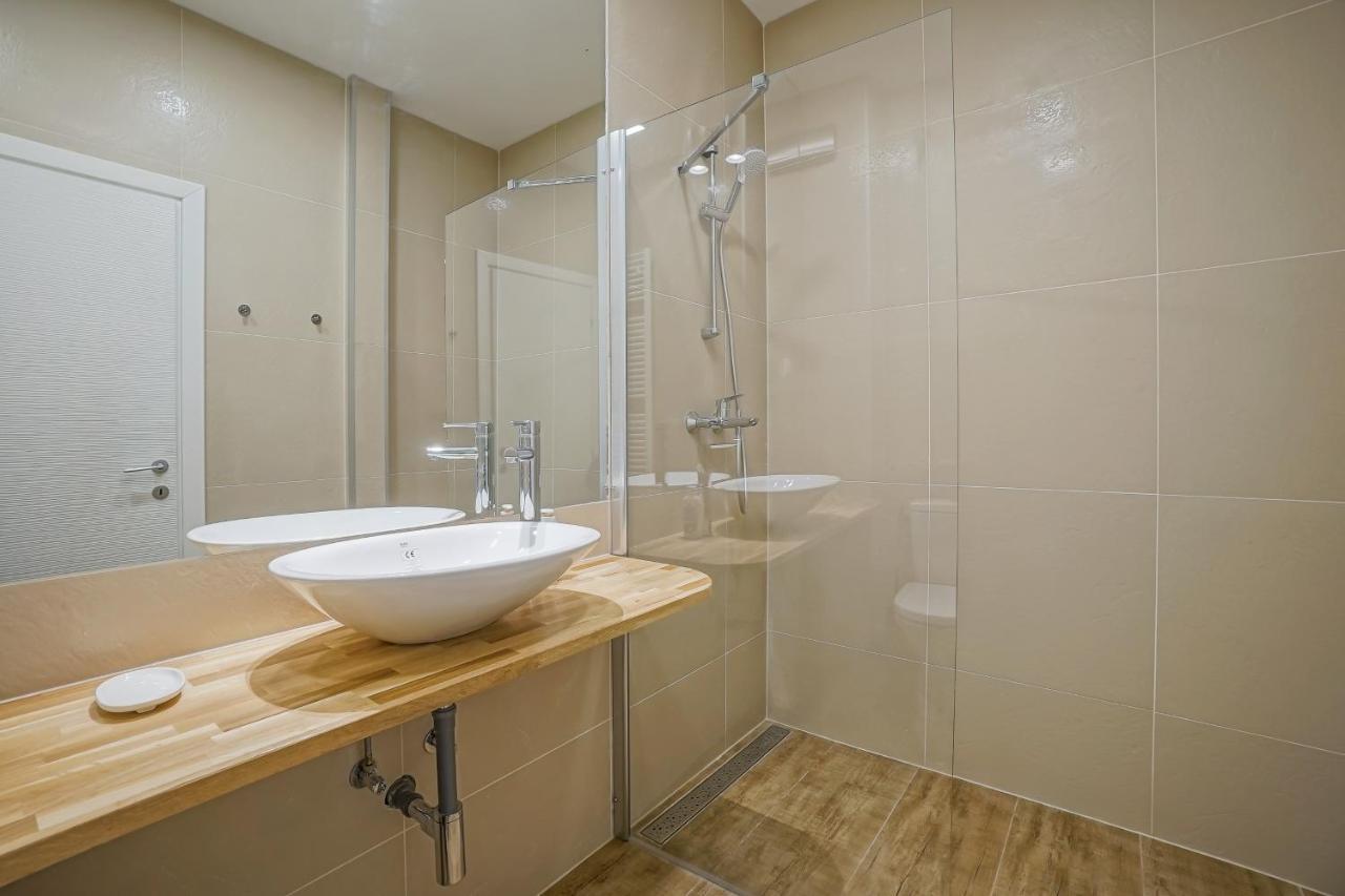 Bright Apartments Moments Away From Herastrau Park, Mall And Metro Bucarest Exterior foto
