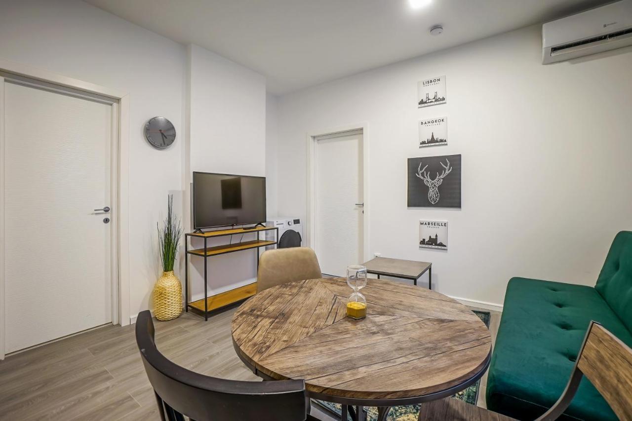 Bright Apartments Moments Away From Herastrau Park, Mall And Metro Bucarest Exterior foto