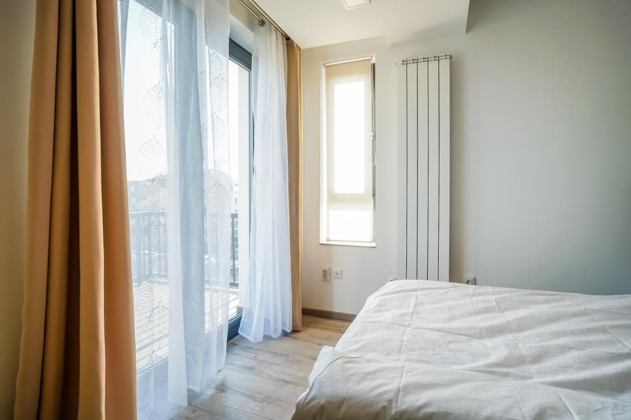 Bright Apartments Moments Away From Herastrau Park, Mall And Metro Bucarest Exterior foto