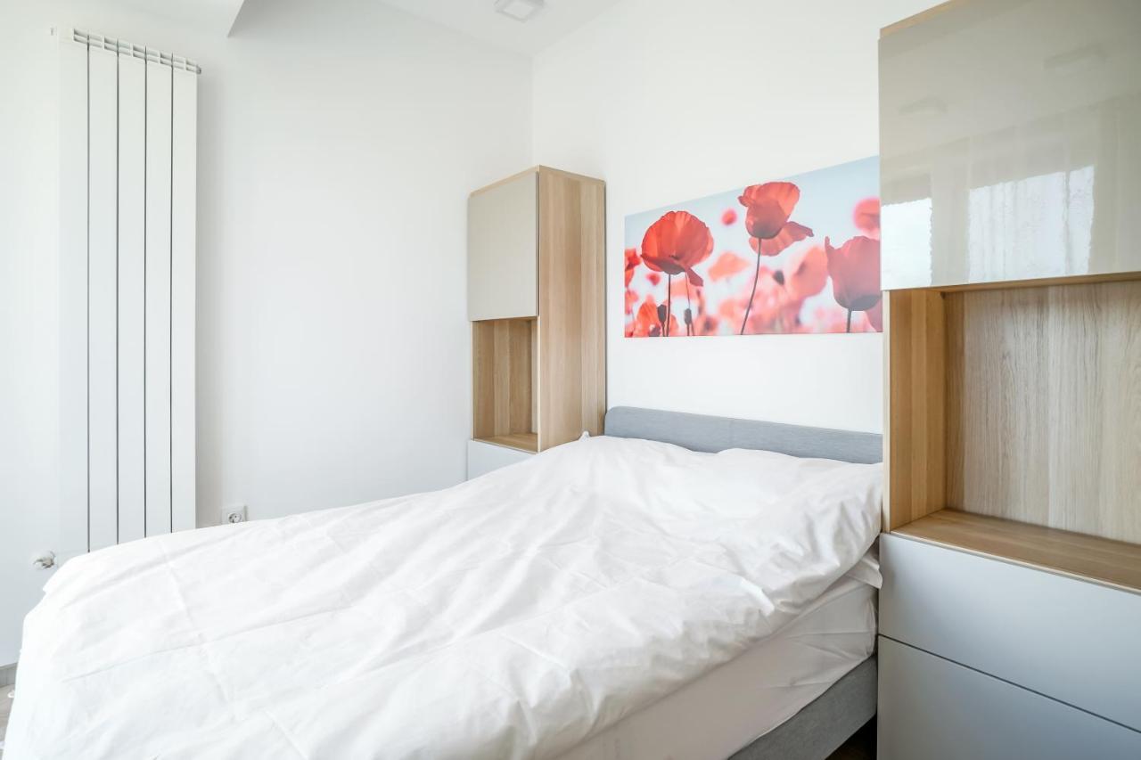 Bright Apartments Moments Away From Herastrau Park, Mall And Metro Bucarest Exterior foto
