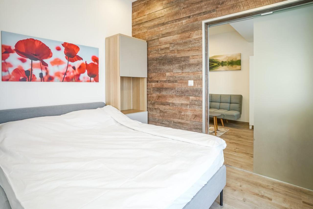 Bright Apartments Moments Away From Herastrau Park, Mall And Metro Bucarest Exterior foto