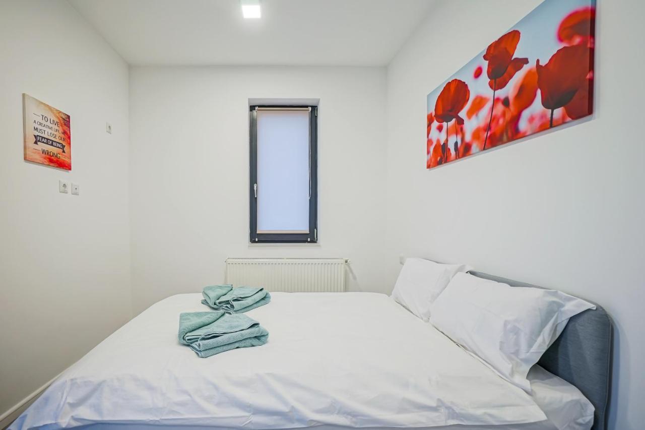 Bright Apartments Moments Away From Herastrau Park, Mall And Metro Bucarest Exterior foto